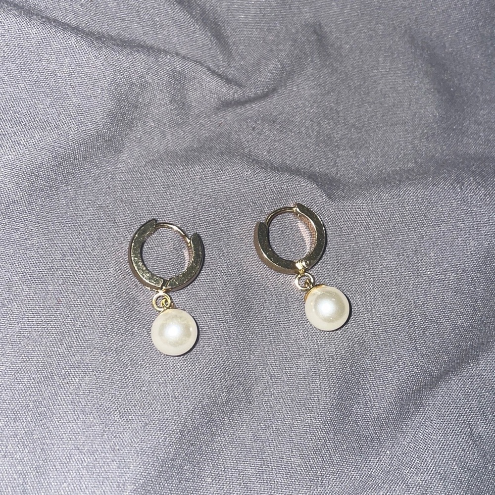 Gold pearl Huggies loops - Picture 6 of 8